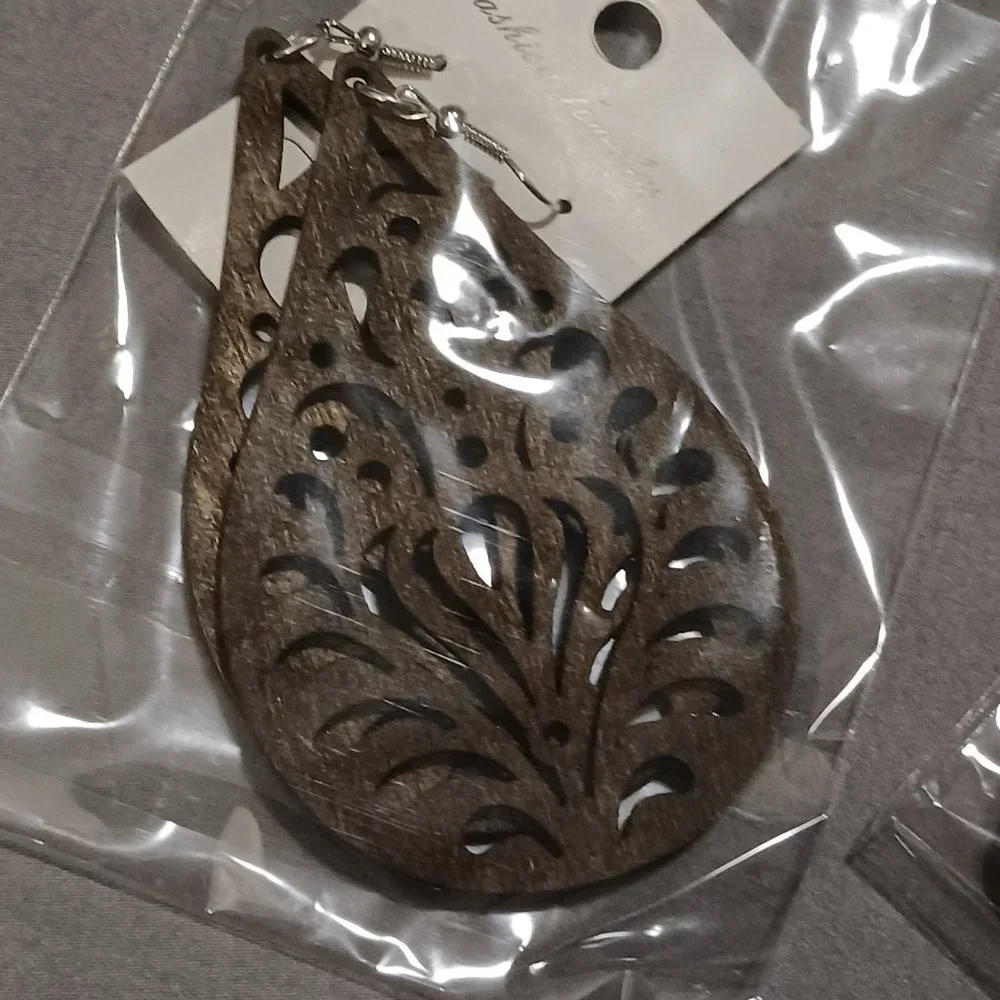 NWT!!! Handmade Wooden Earrings Bundle (14prs) - Picture 7 of 16